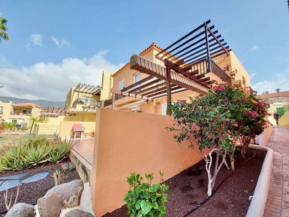 Balcony/Terrace, Decorative detail, Area and facilities, Area and facilities, Area and facilities