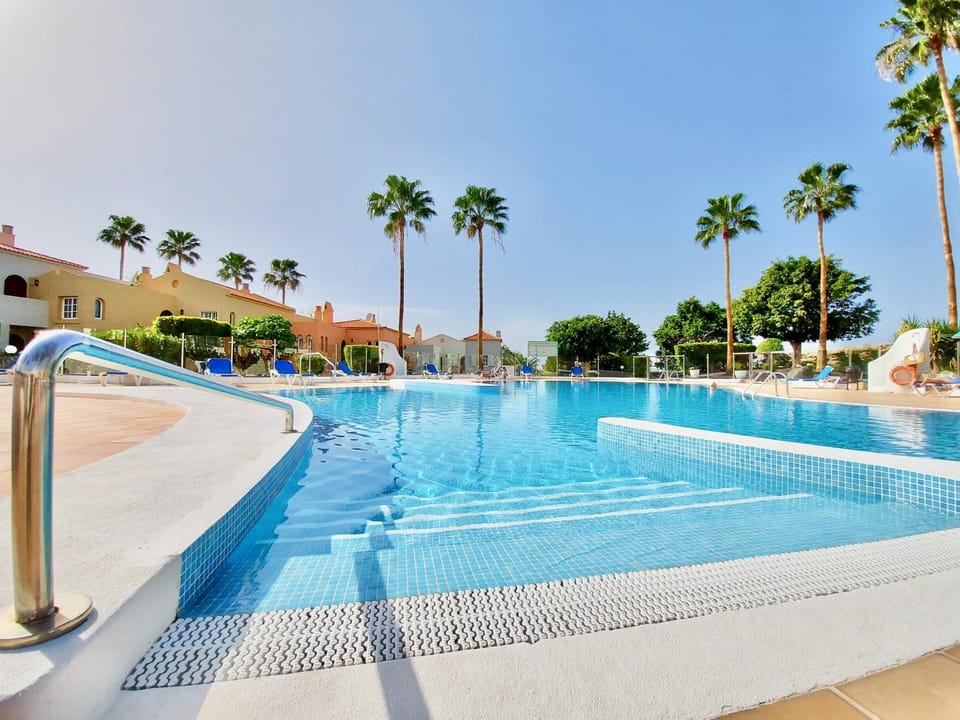 Decorative detail, Swimming pool