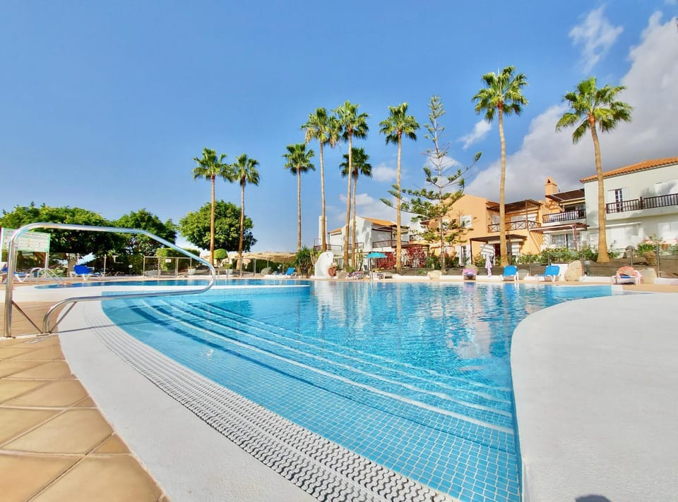 Decorative detail, Area and facilities, Swimming pool