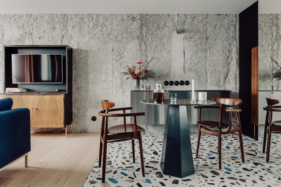 Communal lounge/ TV room, TV and multimedia, Living room, Seating area, Dining area