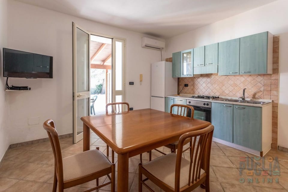 TV and multimedia, Kitchen or kitchenette, Living room, Seating area, Dining area, minibar, oven, pet friendly, stove, air conditioner