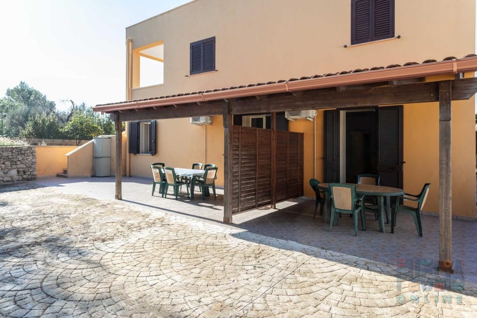 Property building, Patio, Day, View (from property/room), Balcony/Terrace, Dining area