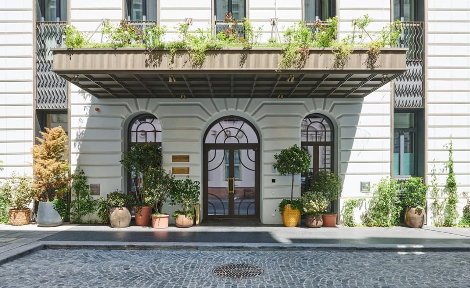 Facade/entrance