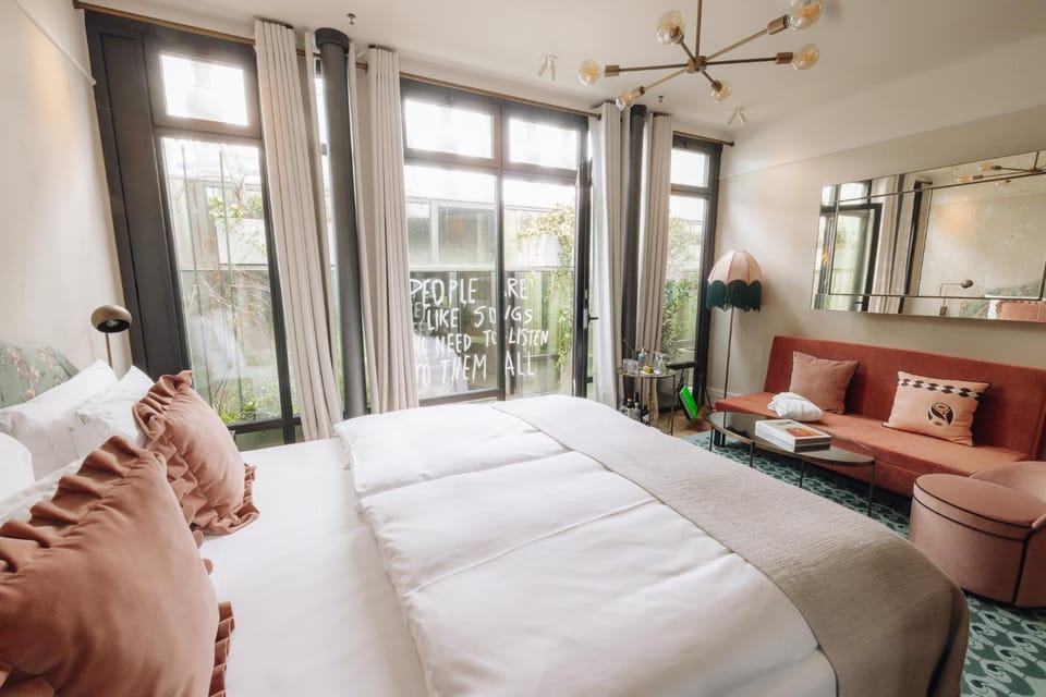 Bed, Photo of the whole room, Seating area, Bedroom