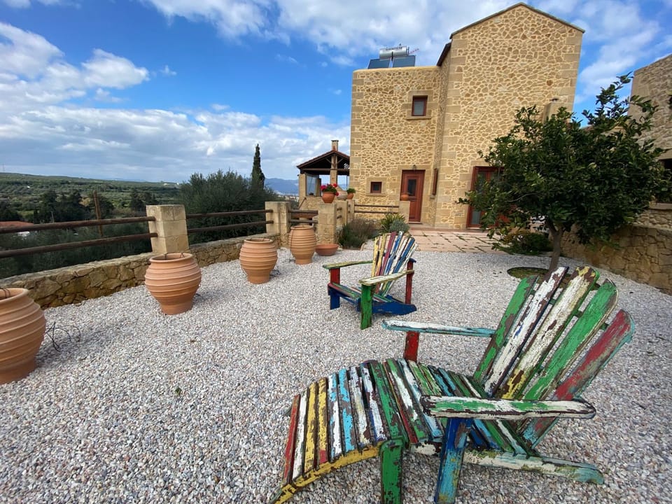 Property building, Patio, Day, Natural landscape, Garden, View (from property/room), Balcony/Terrace, Seating area, Garden view, sunbed