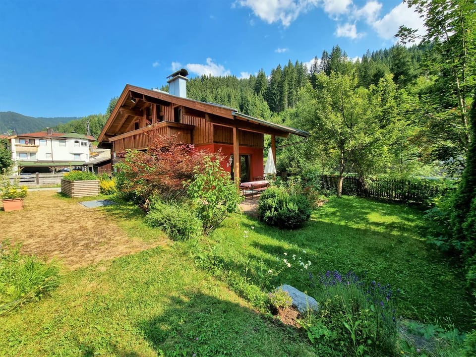 Property building, Property building, Day, Natural landscape, Garden, Garden view, Mountain view