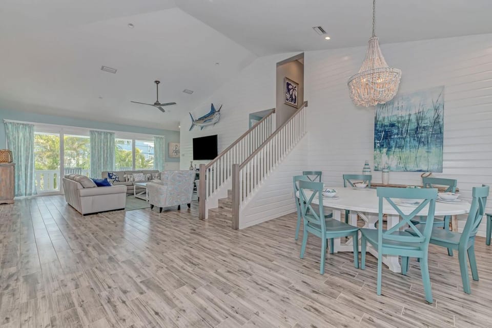 4 bed 4 bath, bonus bunk room heated pool WATER SLIDE spa WiFi House in Holmes Beach