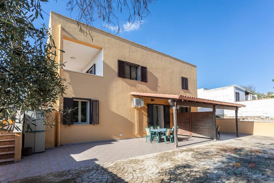 Property building, Day, Garden