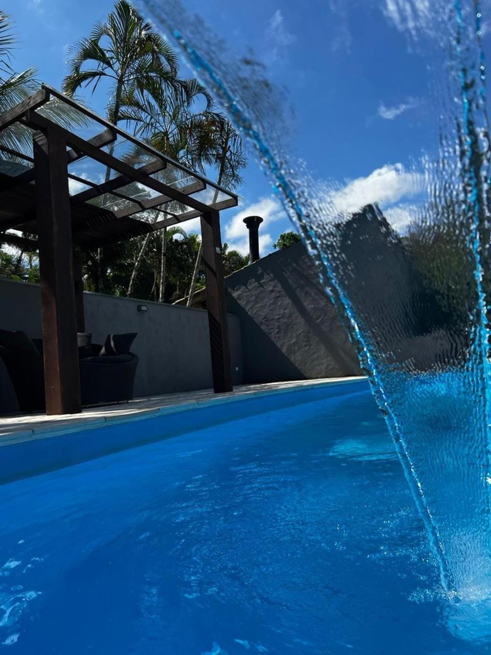 Casa Completa a 200m da Praia - Piscina - Garagem - Wi-Fi House in São Sebastião