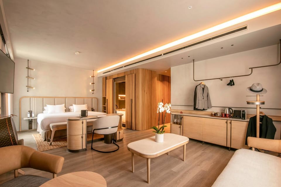 Bed, Coffee/tea facilities, Living room, Seating area, Bedroom, minibar