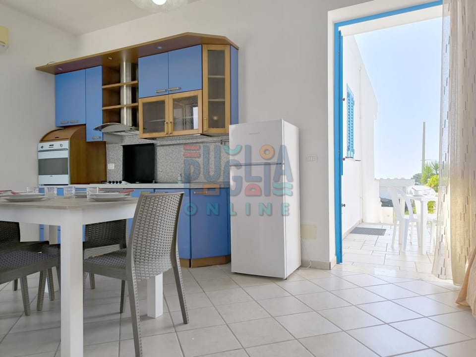 Kitchen or kitchenette, Dining area, minibar, oven, pet friendly, stove, kitchen
