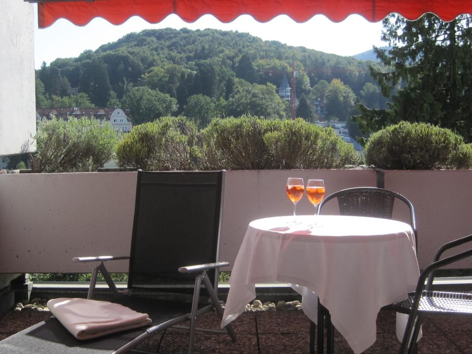 Balcony/Terrace, City view, Mountain view