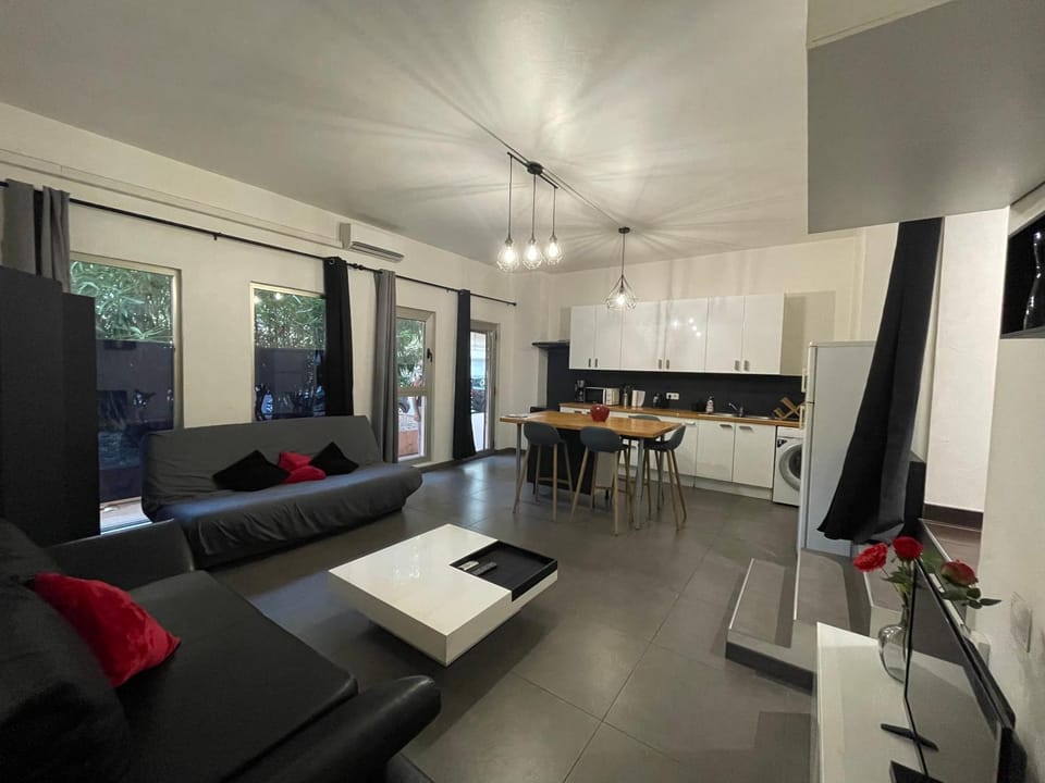 Kitchen or kitchenette, Living room