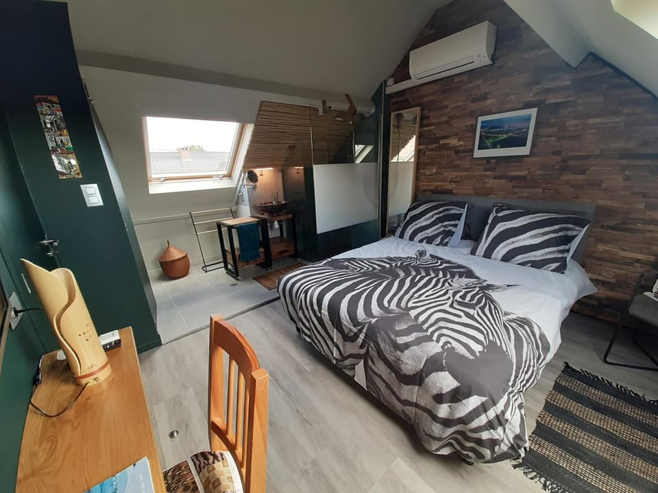 Shower, Bed, Bedroom