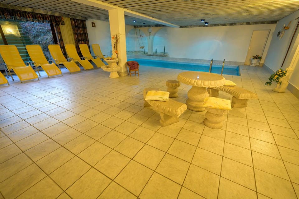 Swimming pool, Swimming pool
