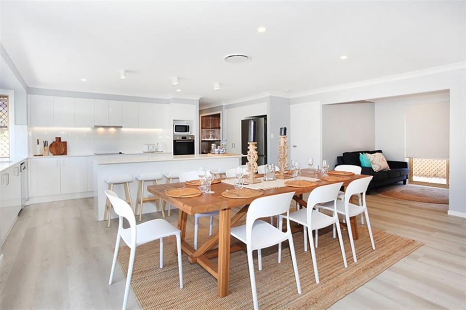 Beautiful Beach House in the Heart of Town House in Coolum Beach