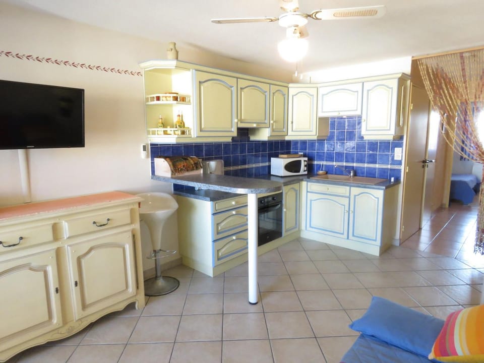 T2 30m² à Sète avec vue mer, loggia et parking - FR-1-472-119 Apartment in Occitanie