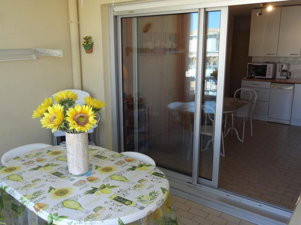 T2 à Sète avec Loggia Vue Marina, Parking Privé - FR-1-472-133 Apartment in Occitanie