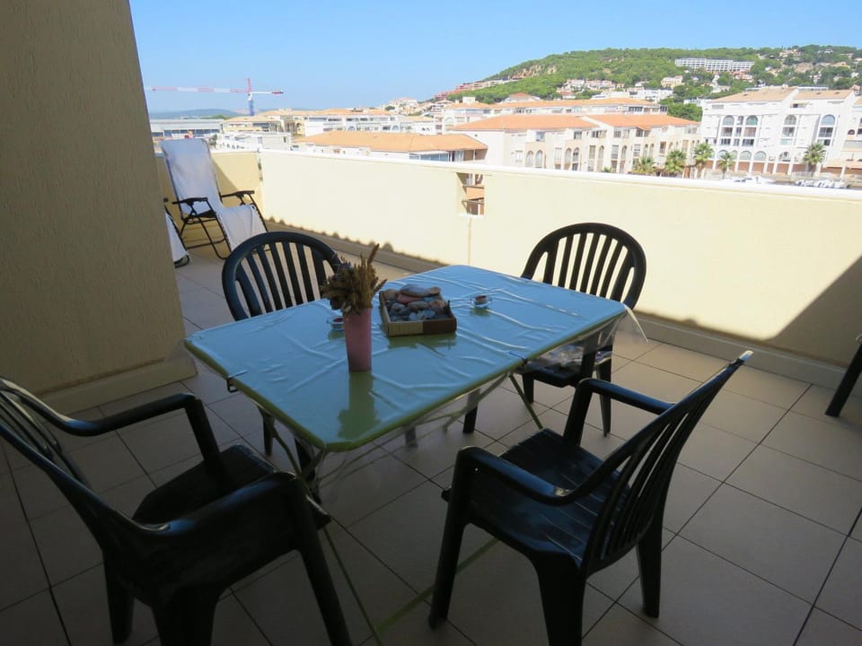 Appartement T2 avec terrasse, vue Marina, parking privé - FR-1-472-136 Apartment in Occitanie