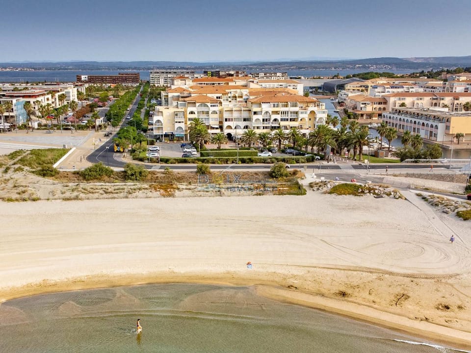 Appartement 30m² face mer avec parking privé - FR-1-472-110 Apartment in Occitanie