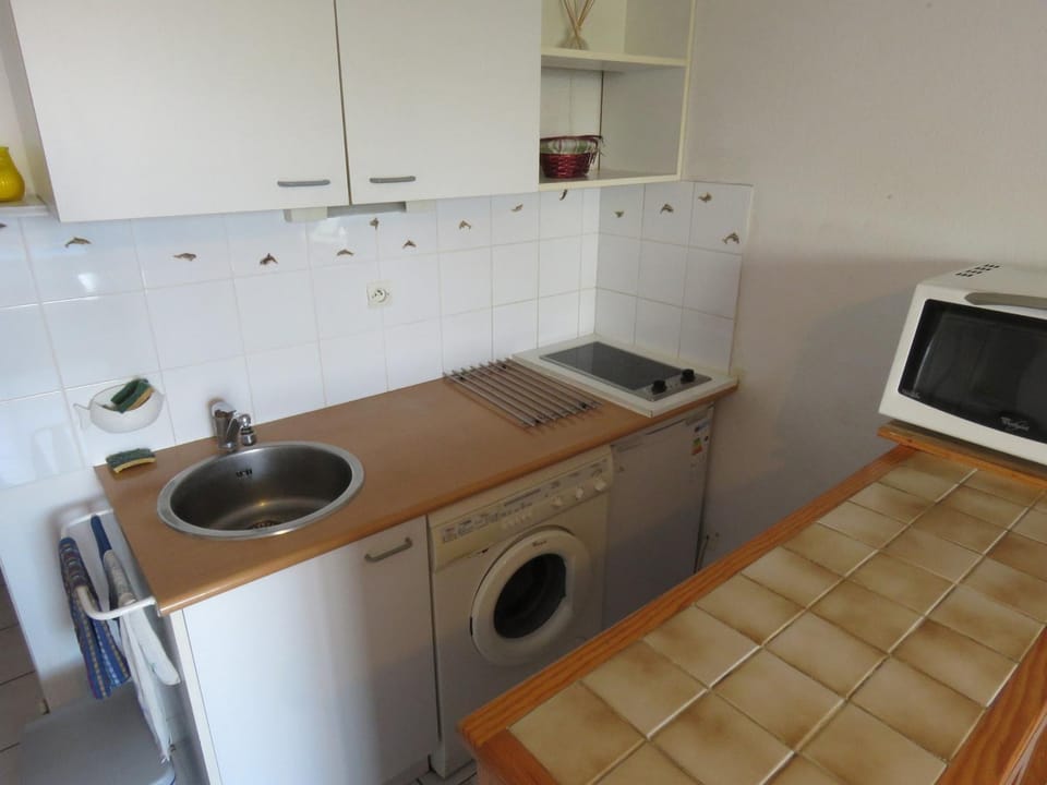Studio cabine 20m² avec loggia vitrée, proche plage - FR-1-472-125 Cabin in Occitanie