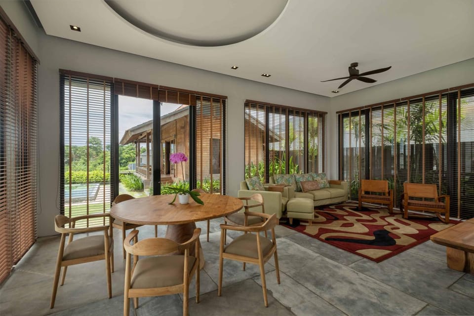 Living room, Dining area