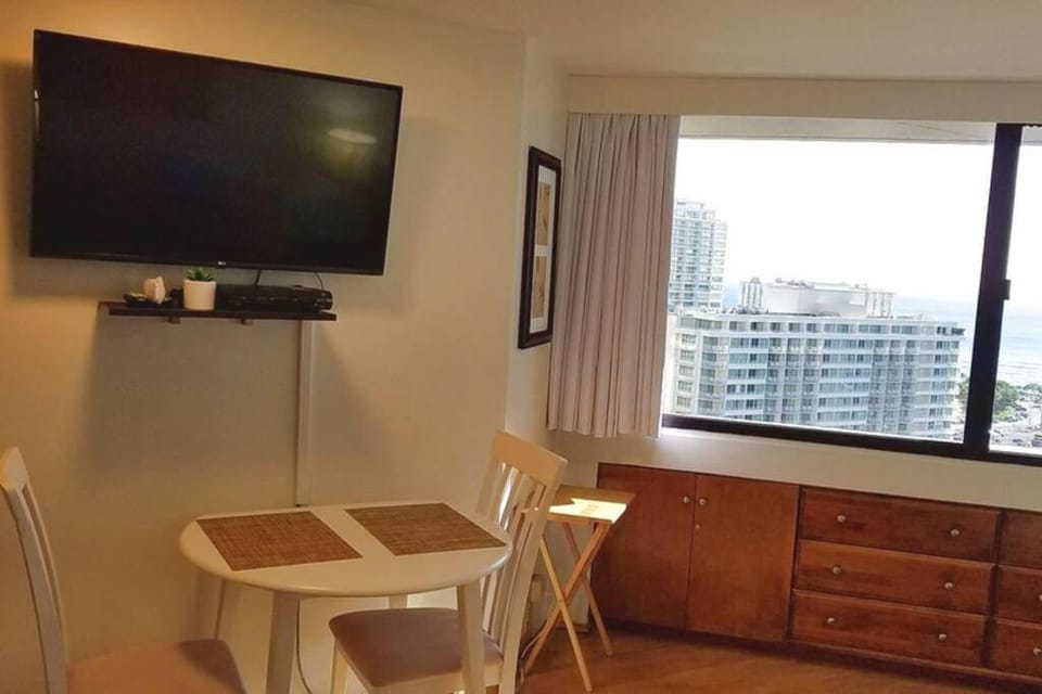 Waikiki Marina Studio, Ocean view, Free Parking & Wifi Apartment in Honolulu