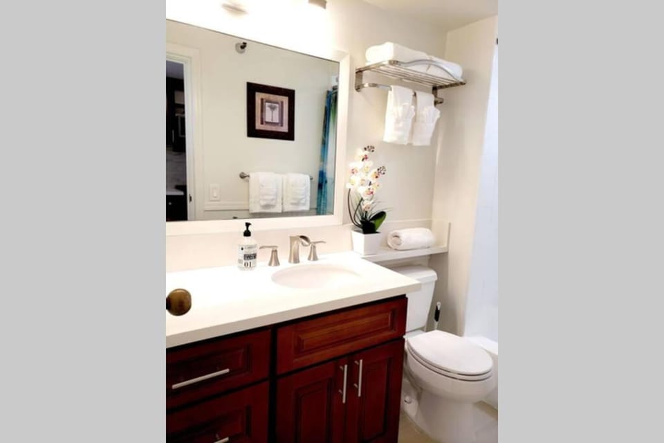 Waikiki Marina Studio, Ocean view, Free Parking & Wifi Apartment in Honolulu