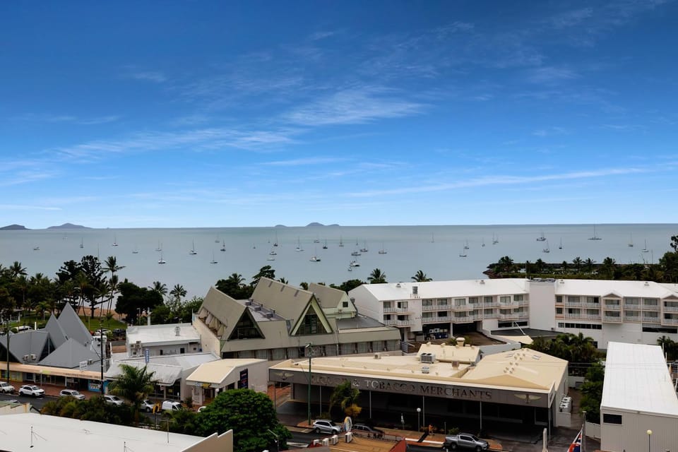 City view, Sea view