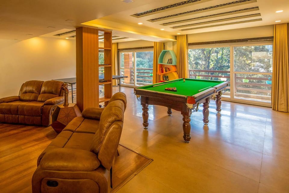 Billiard, Game Room
