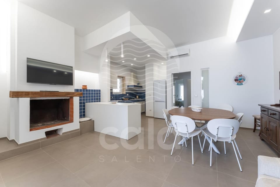Living room, Dining area, pet friendly, stove