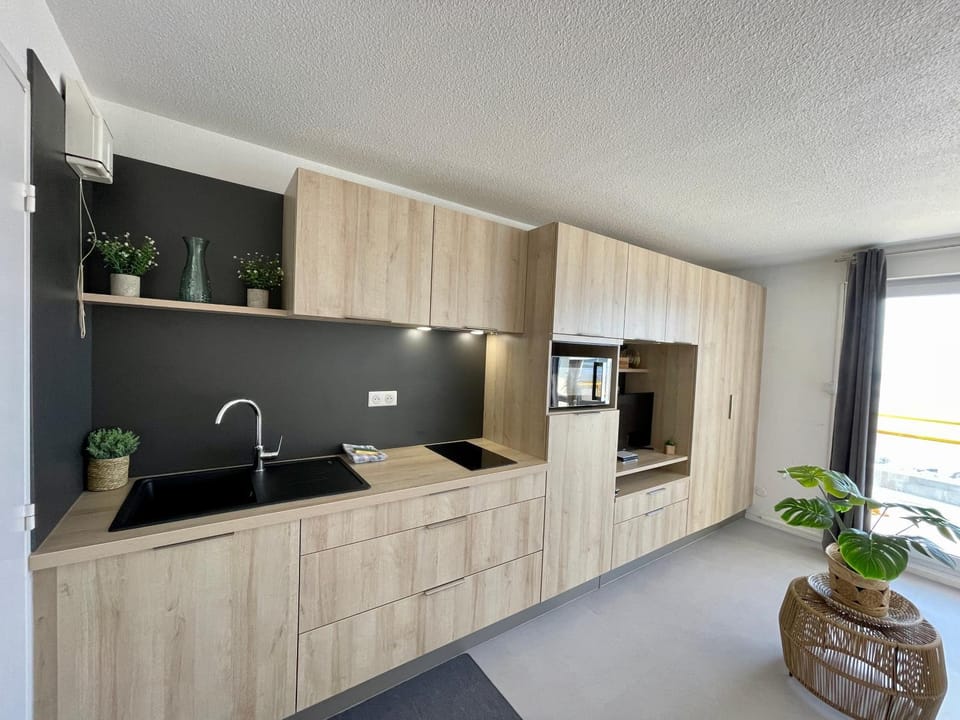 Kitchen or kitchenette