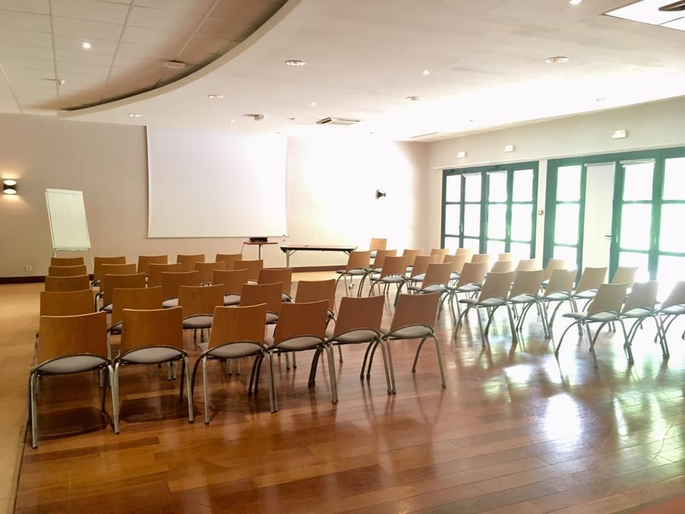 Business facilities, Banquet/Function facilities, Meeting/conference room