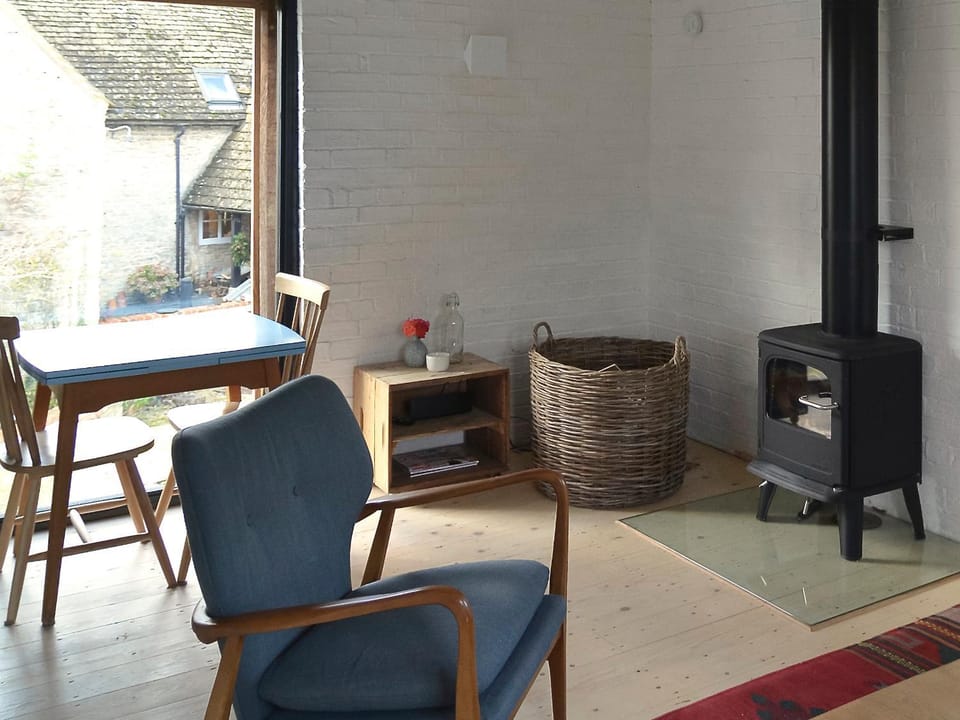 High Cogges Farm Holiday Cottages - The Granary House in West Oxfordshire District