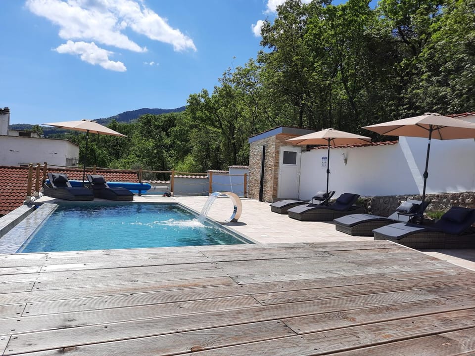 Swimming pool