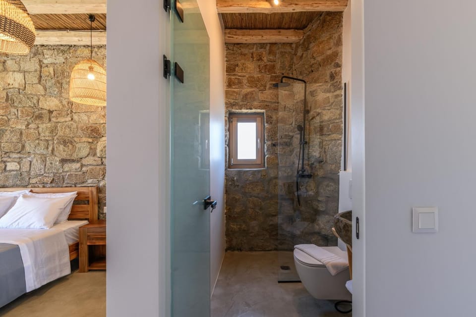 Shower, Toilet, Bed, Bathroom