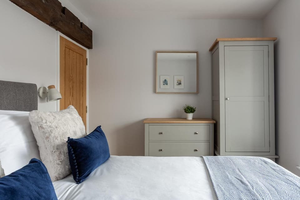 Bedroom, wardrobe