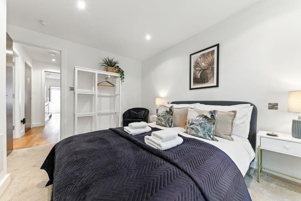 Bed, Bedroom, towels, wardrobe