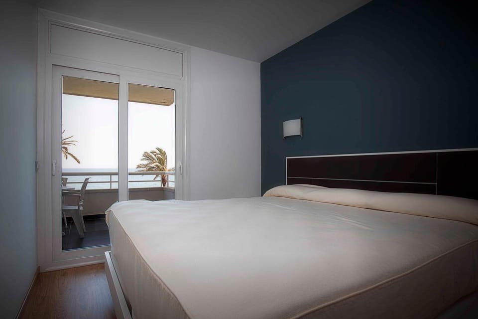 Bed, Balcony/Terrace, Photo of the whole room, Bedroom, Sea view, Sunset