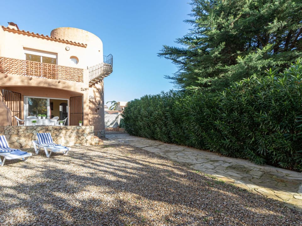 Holiday Home Ushi by Interhome House in Alt Empordà
