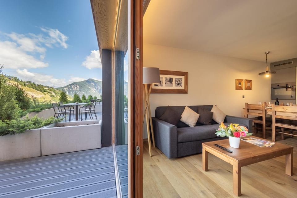 Patio, Day, Natural landscape, View (from property/room), Balcony/Terrace, Living room, Seating area, Dining area, Mountain view