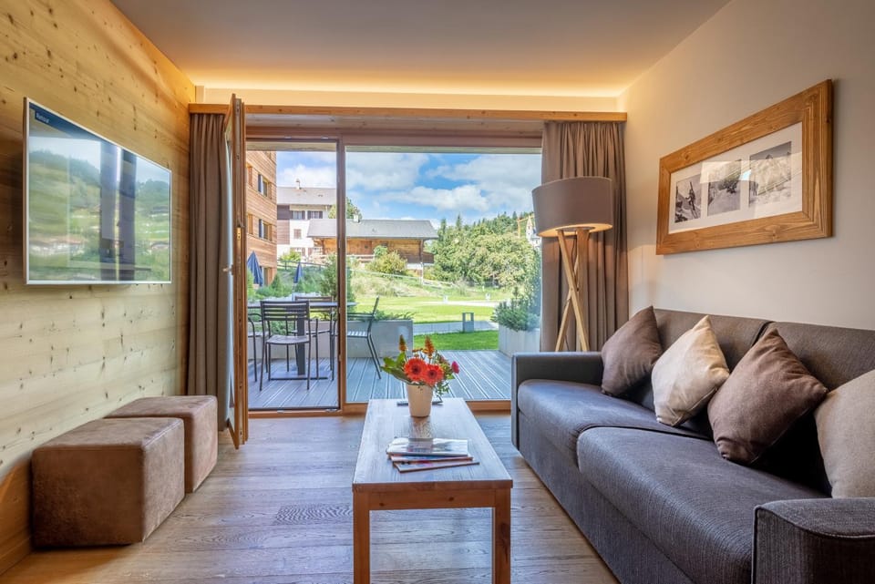 Patio, Garden, View (from property/room), Balcony/Terrace, Living room, Seating area, Garden view