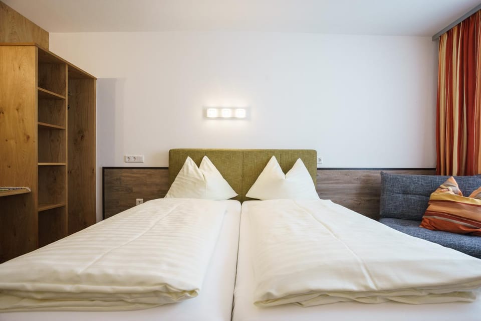 Staff, Photo of the whole room, Bedroom
