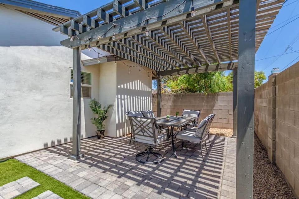 Pristine Sunset- In Old Town - Private Pool - BBQ House in Scottsdale