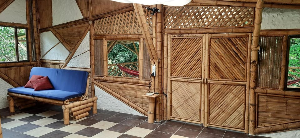 Colibamboo Ecolodge Biocasa artesanal rodeada de naturaleza con jaccuzi y mucho más House in Cundinamarca, Colombia
