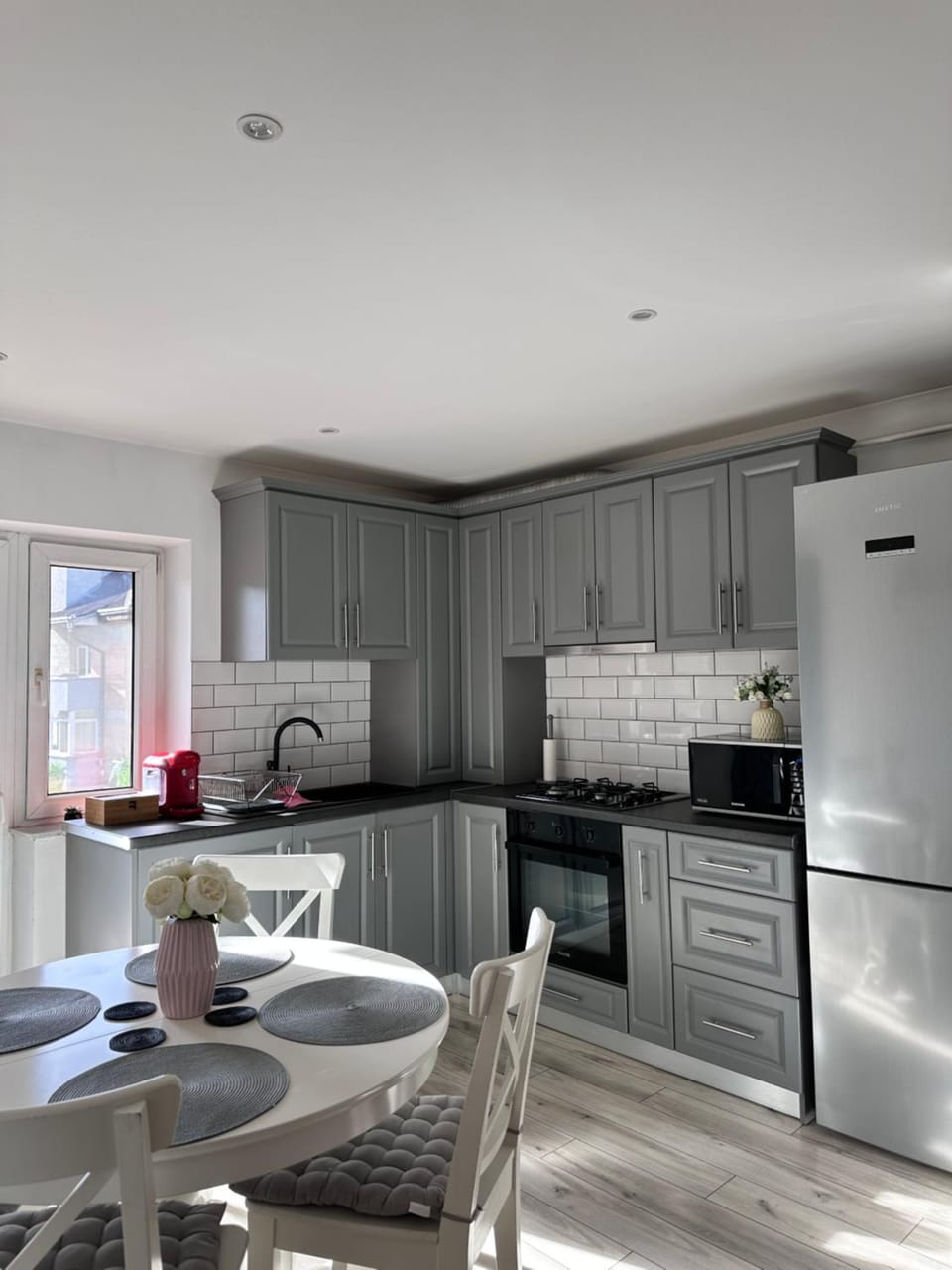 Kitchen or kitchenette, Dining area, oven, stove