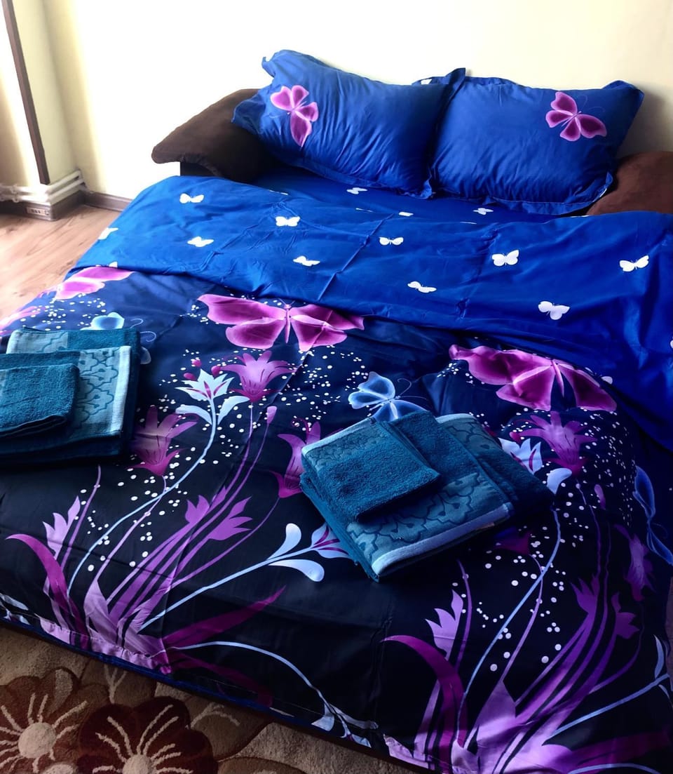 Bed, Living room