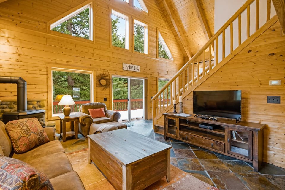 Keechelus Lodge House in Snoqualmie Pass