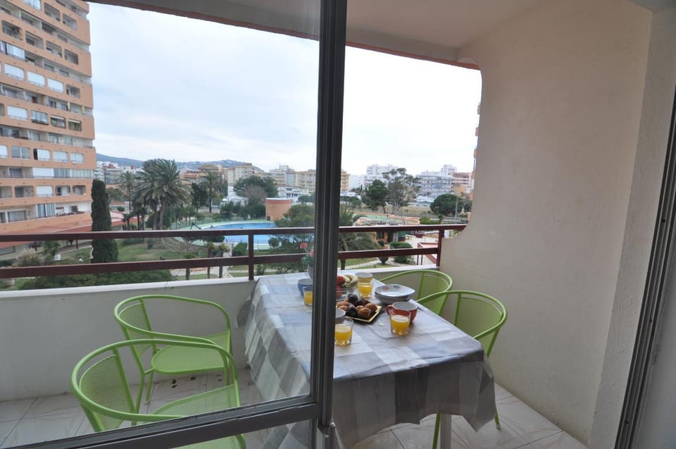 View (from property/room), Balcony/Terrace, Dining area, Pool view, Swimming pool
