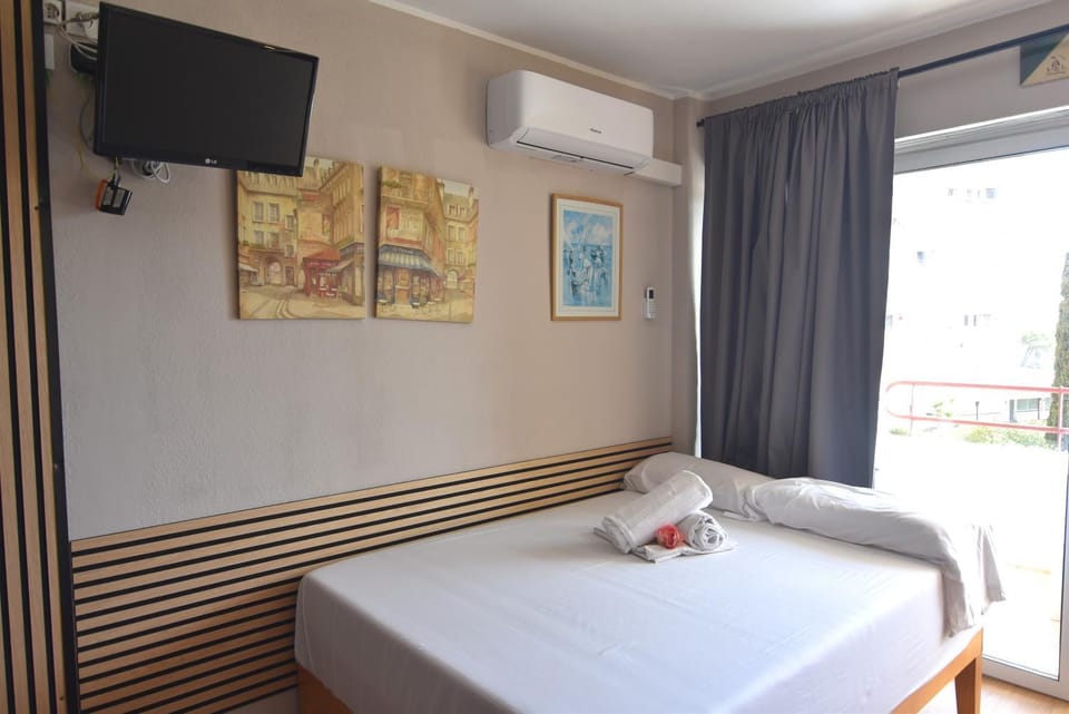 Bed, air conditioner
